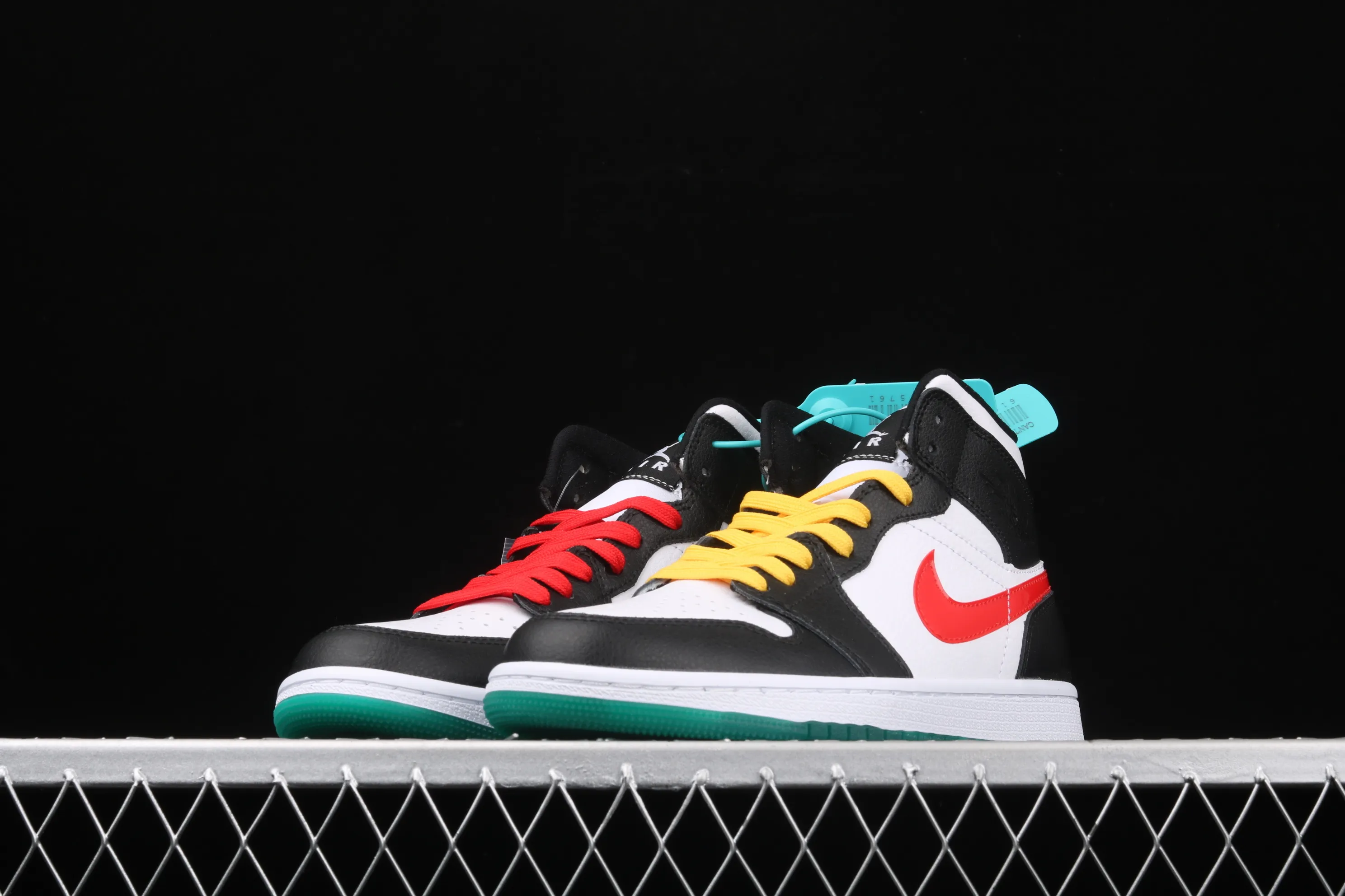 All categories Air Jordan Jordan series basketball shoes Air Jordan 1 Mid Air Jordan 1 Mid AJ1 Joe 1 red and yellow color hook Yuanyang mid-top basketball shoes BQ6472-063